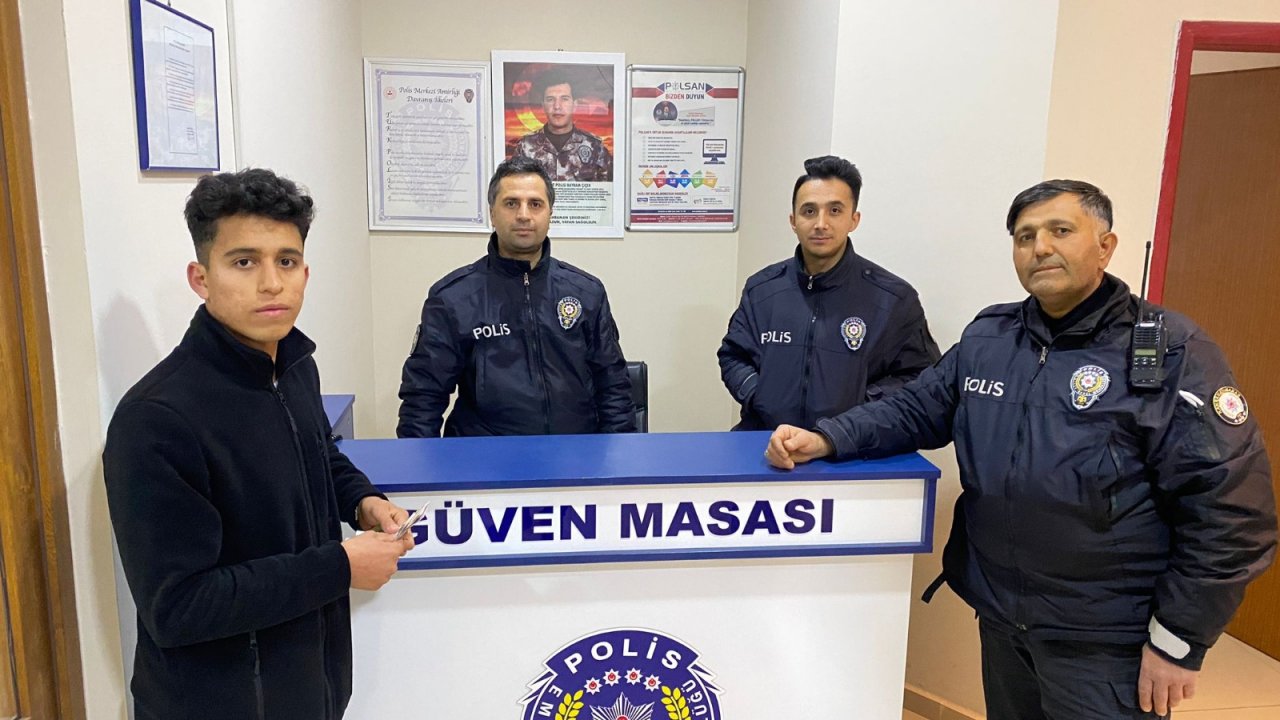 Afşin’de ATM’de unutulan parayı polis ekipleri sahibine teslim etti!