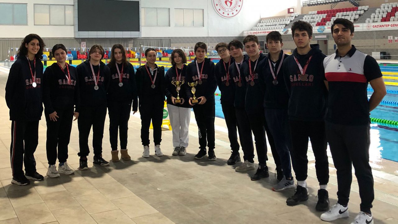 SANKO Okulları madalyaları topladı!