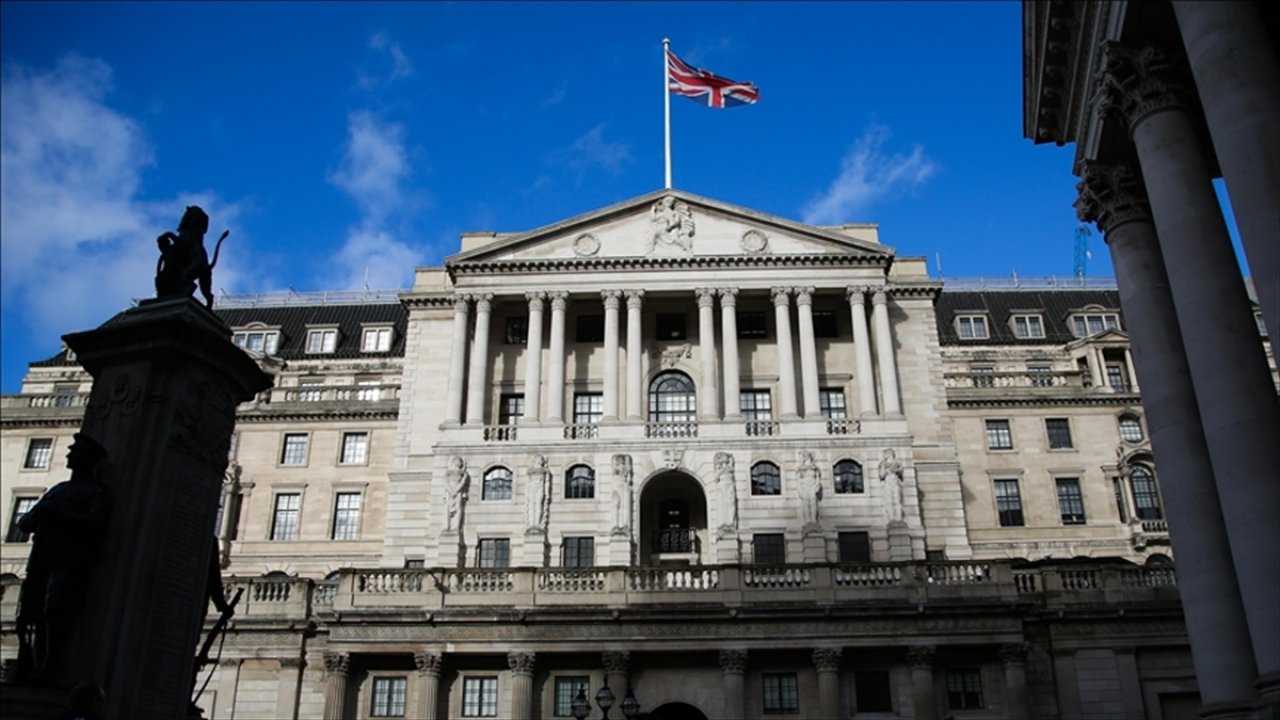 İngiltere Merkez Bankası politika faizini 50 baz puan artırdı