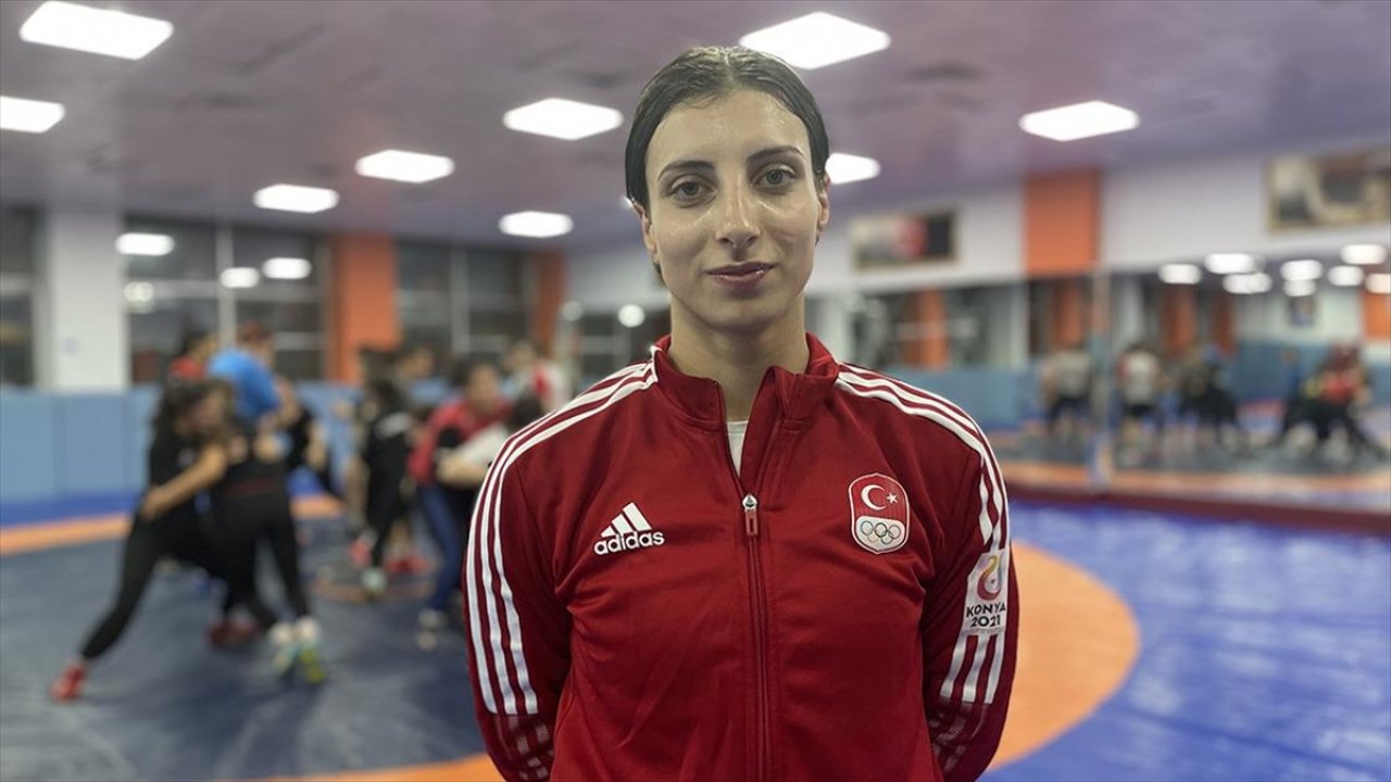 Zorlukları "tuş" eden milli güreşçi Özge Fındıkçı, yeni dereceler peşinde