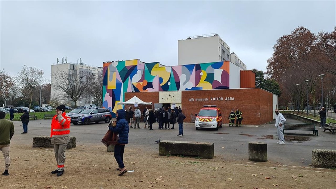 Apartmanda çıkan yangında 5'i çocuk 10 kişi öldü!