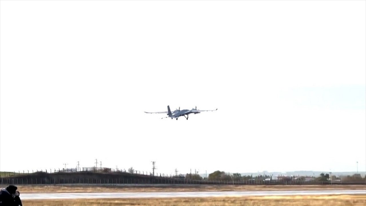 Türkiye'nin ilk havadan karaya süpersonik füzesi hedefi tam isabetle vurdu