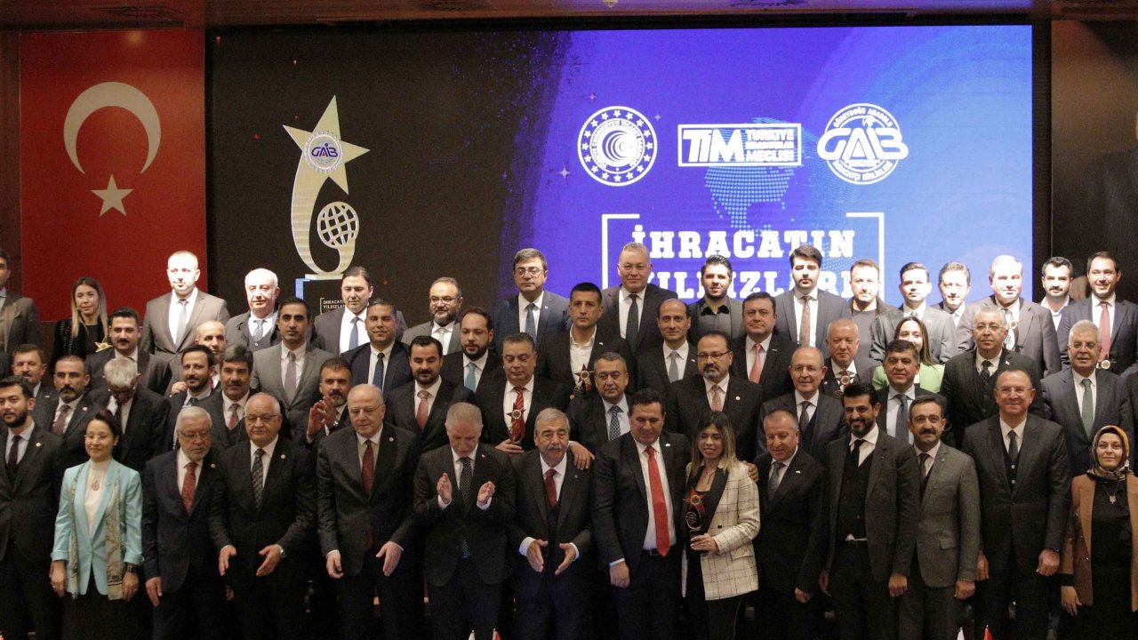 SANKO Dış Ticaret A.Ş. ve SANKO Tekstil’e ihracatın yıldızı ödülü