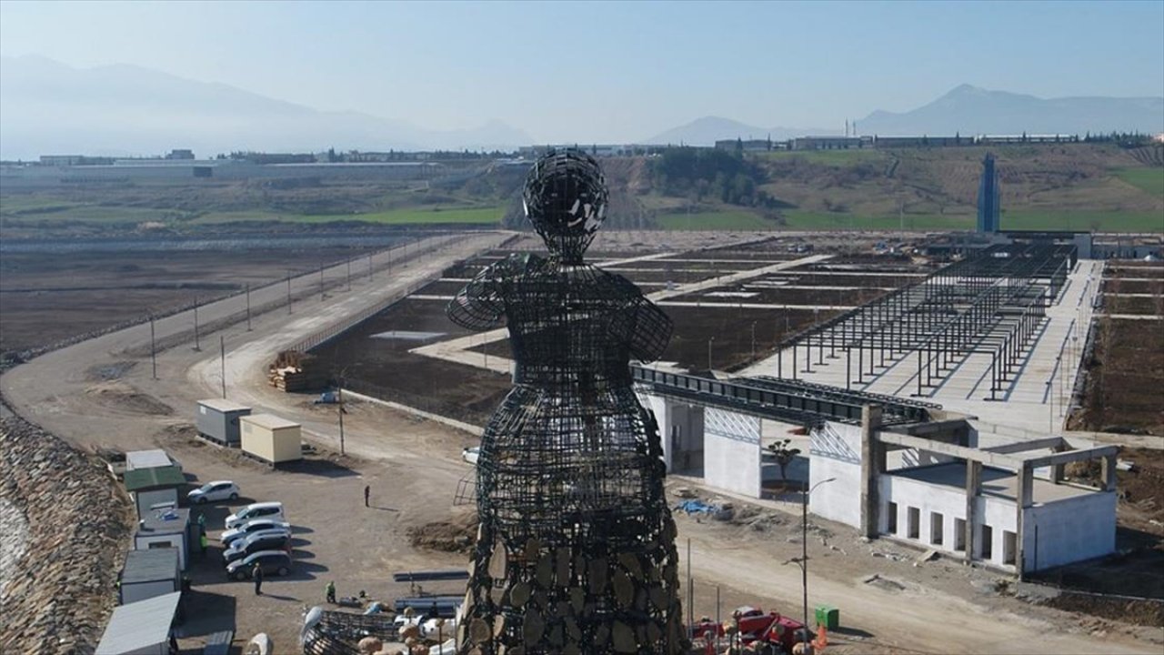 Kahramanmaraş'taki EXPO 2023 sergi alanına 25 metrelik heykel