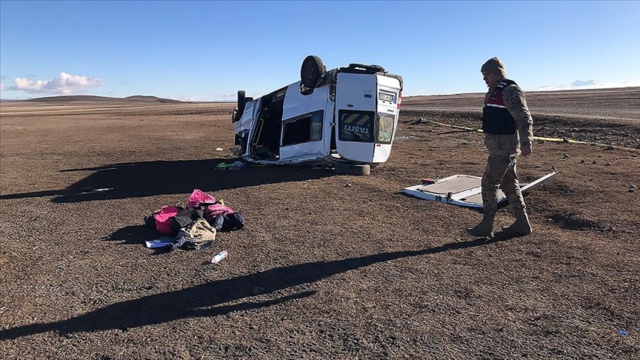 Öğrenci servisi devrildi! 1 öğrenci öldü, 14 öğrenci yaralandı