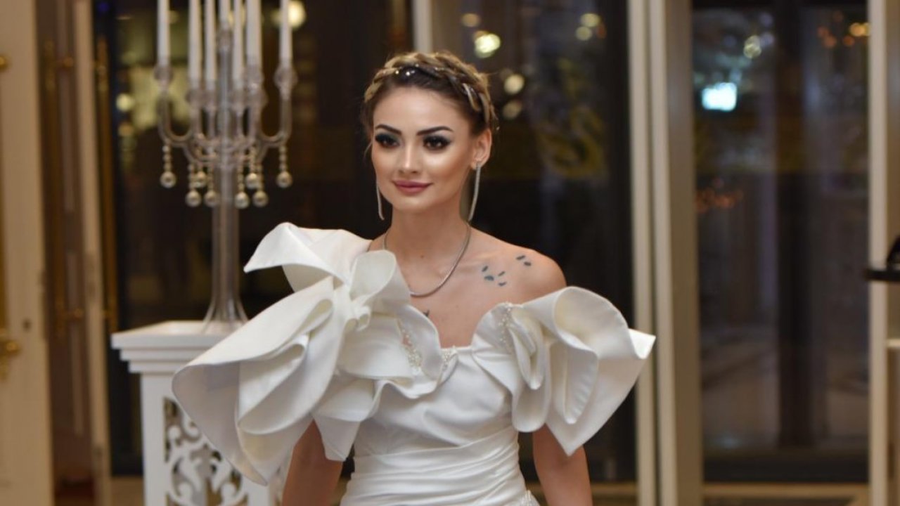 Güzelliğiyle ödül gecesine damga vurdu!