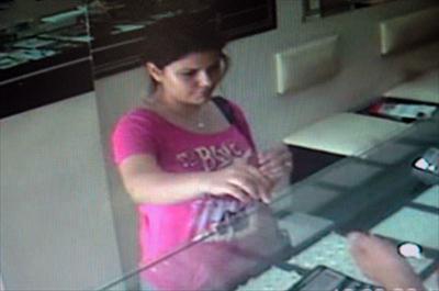 Cep telefonu almak için arkadaşını soydu