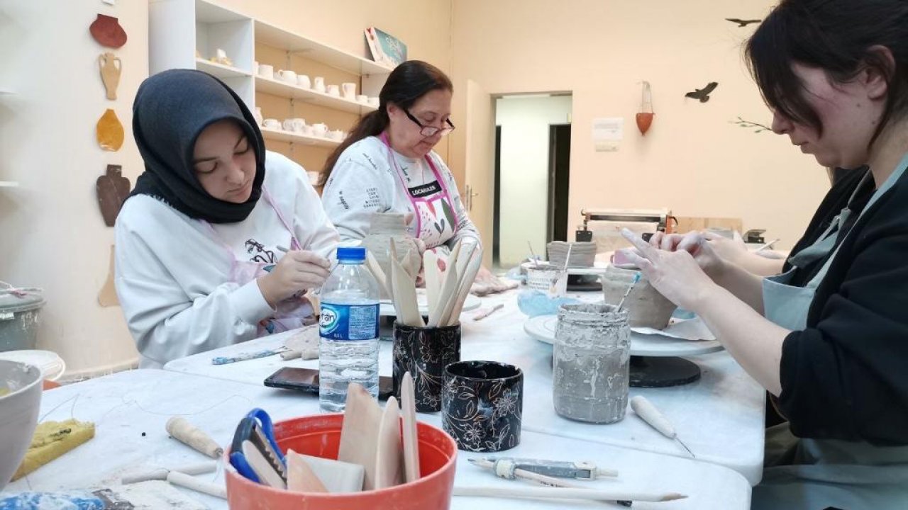 Kahramanmaraş’ta kadınlar çamuru sanata dönüştürüyor!