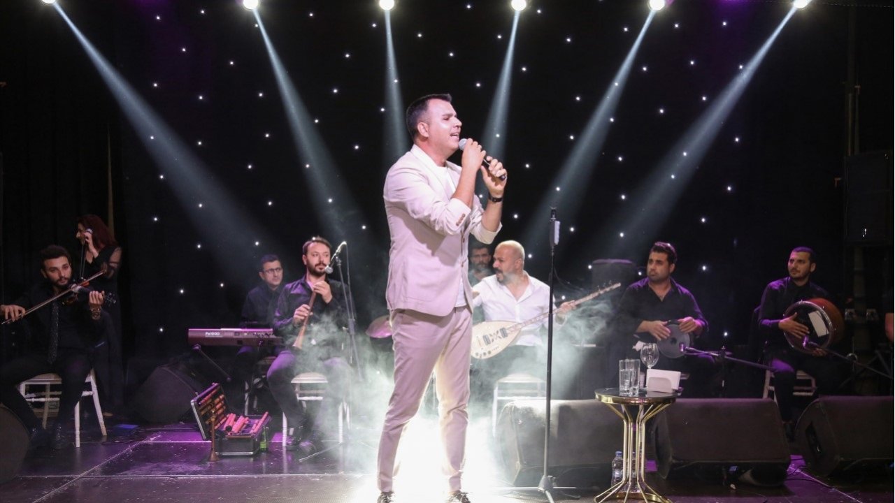 Köy Öğretmeninin Işıltılı Yaşamı