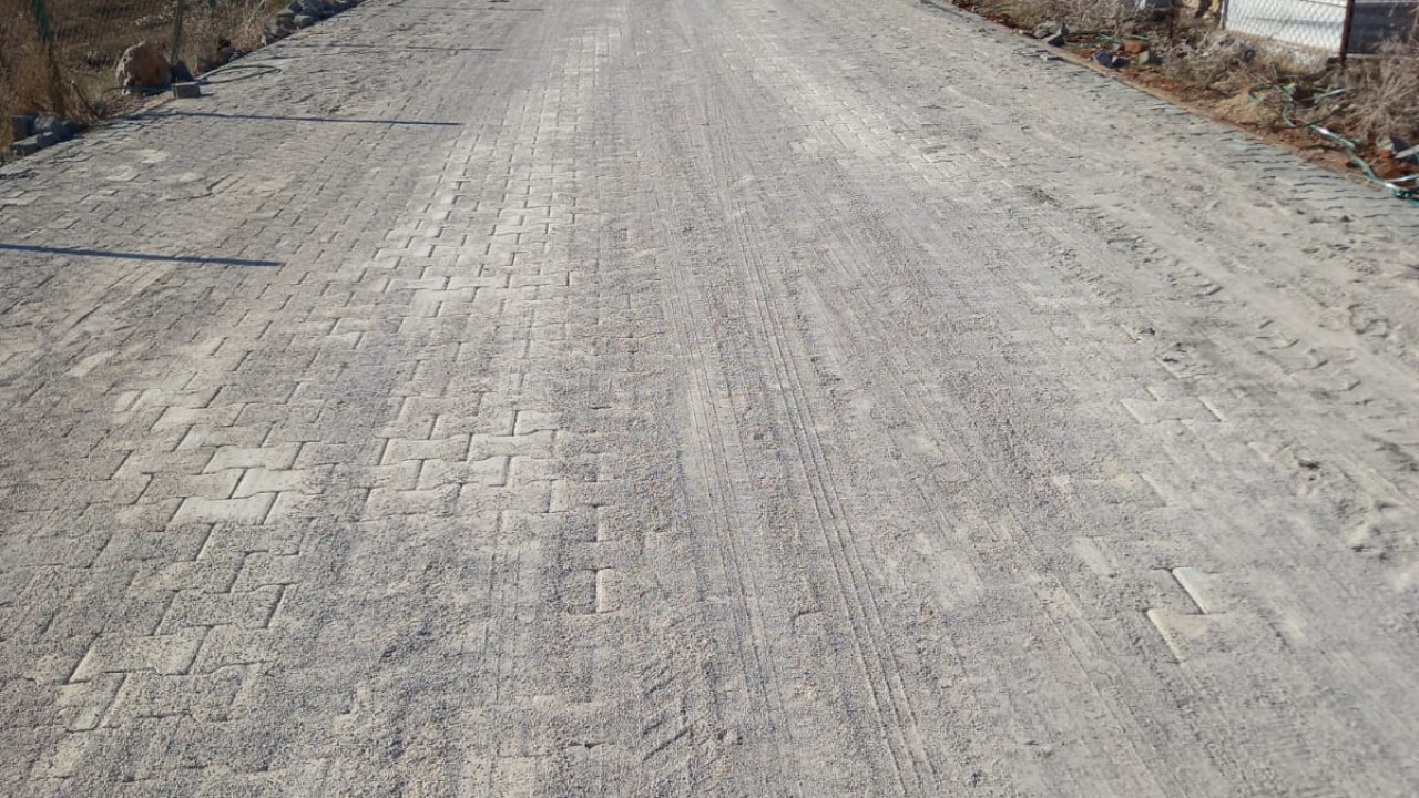 Kahramanmaraş Afşin’de Mezarlık Yolu Yenilendi