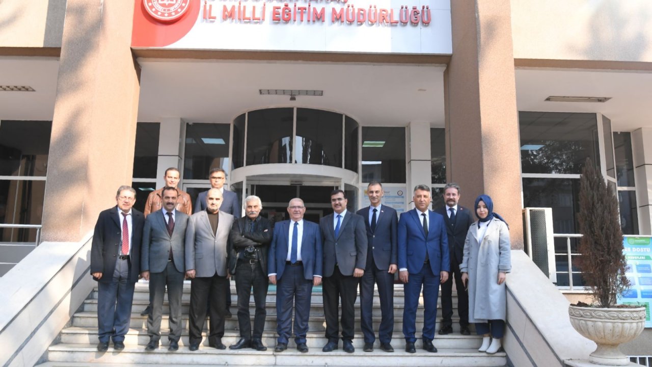 Kahramanmaraş’ta öğrencilere binlerce kitap hediye edildi!