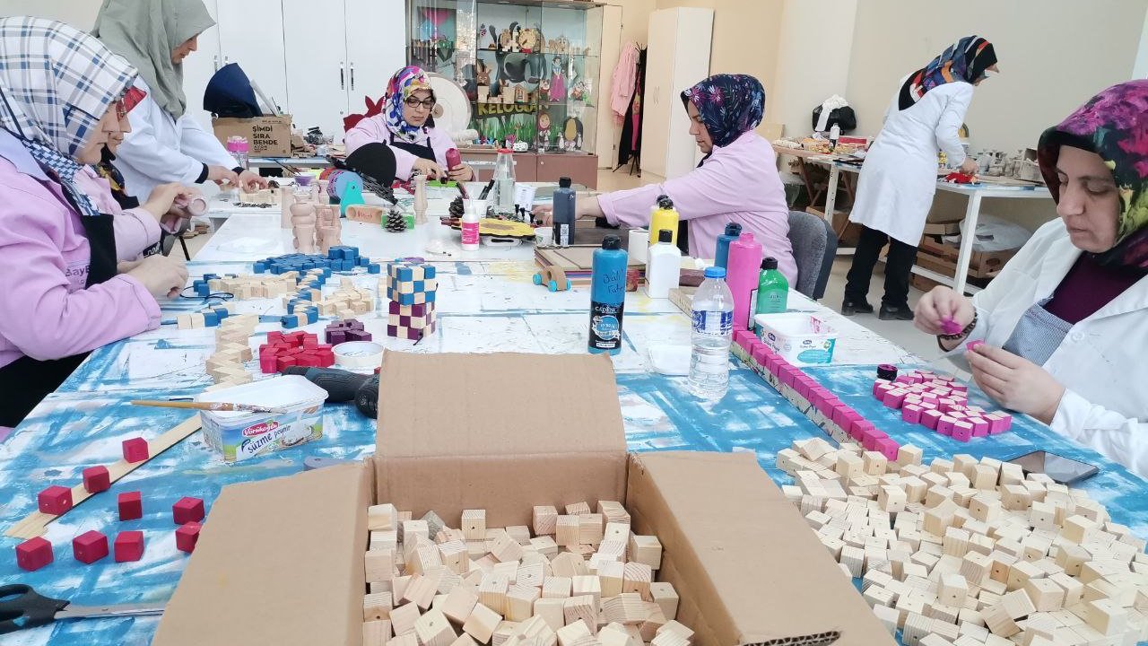 Kahramanmaraş’ta ‘Ahşap Oyuncak Atölyesi’ne yoğun ilgi