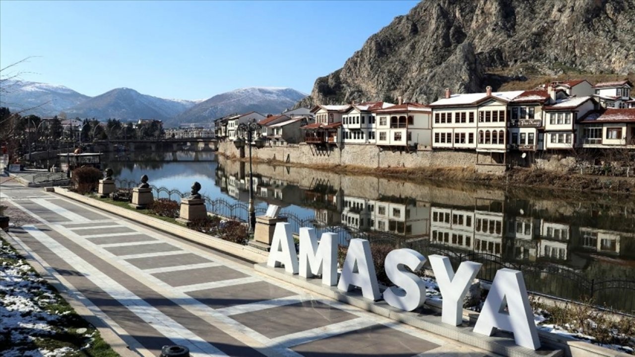 Amasya'da deprem bölgesi için bebek kıyafeti dikiliyor