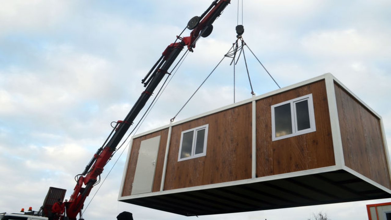 Samsun'dan deprem üssü Elbistan'a 46 prefabrik konteyner