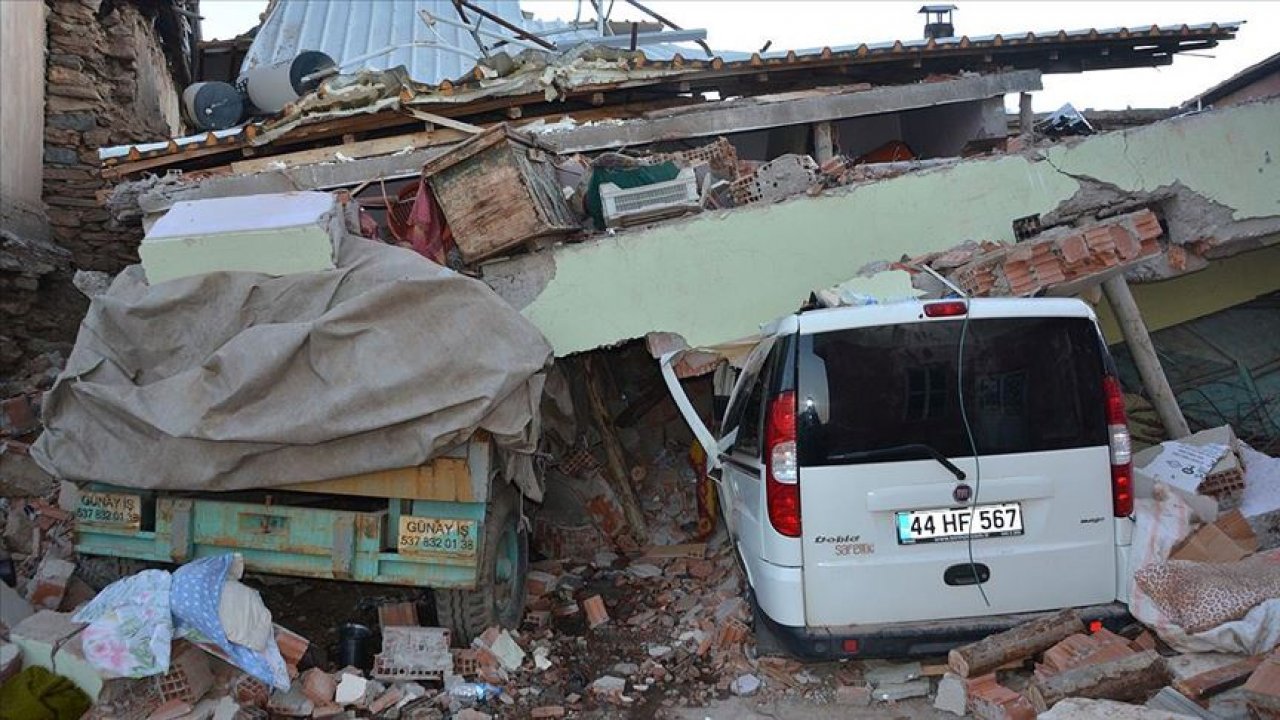 Malatya'nın sembolü kerpiç evler de depremde ağır hasar gördü