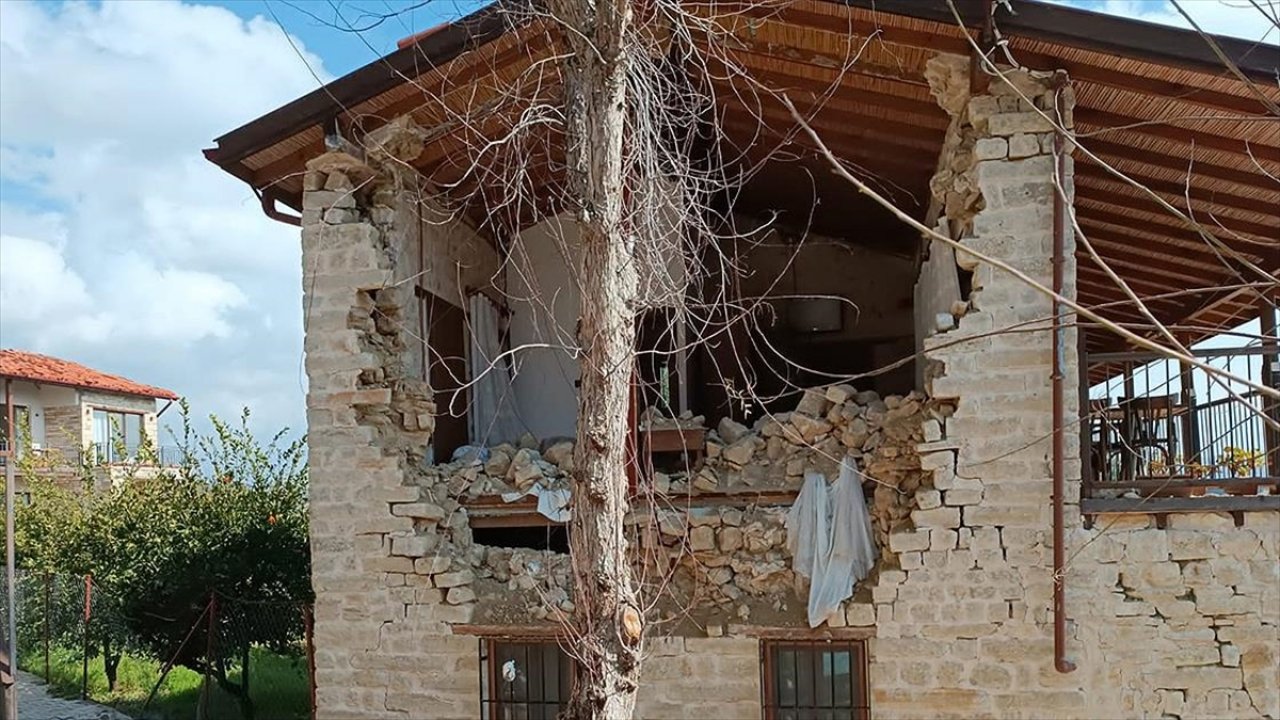 Hatay merkezli deprem Meryem Ana Kilisesi'ndeki hasarı artırdı