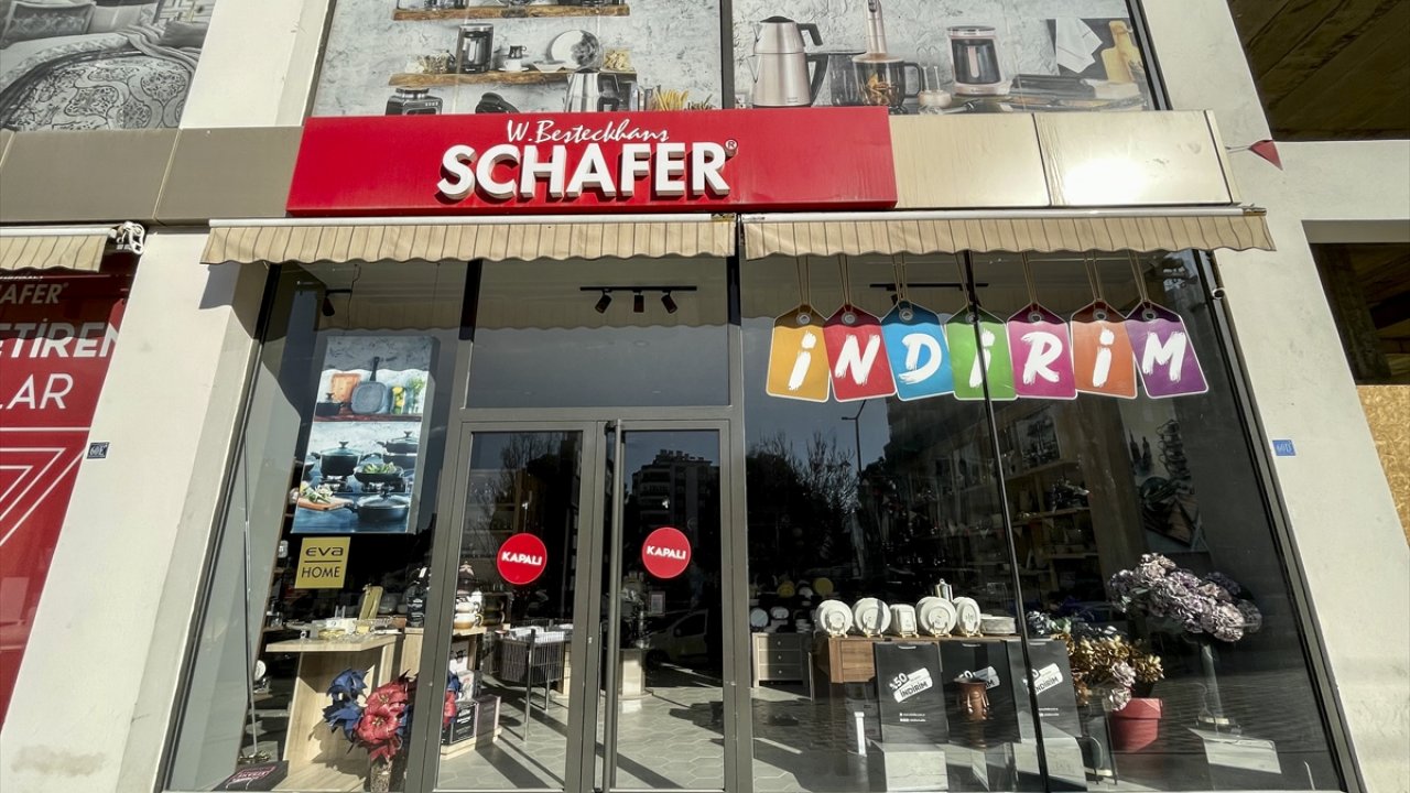 Kahramanmaraş'ta iki depremde de ürünleri sağlam kalan züccaciye mağazası açıldı!