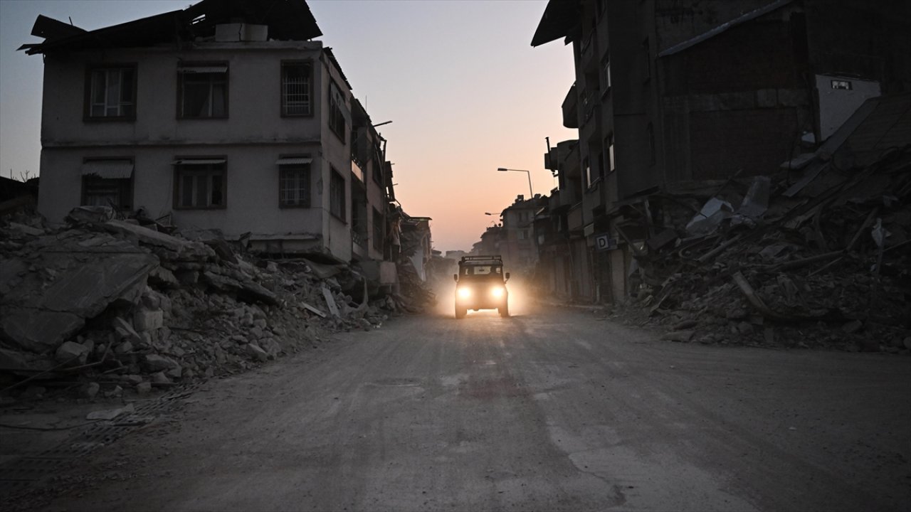 Bakan Bozdağ: Depremlerde yıkılan binalarla ilgili soruşturmalarda 171 kişi tutuklandı
