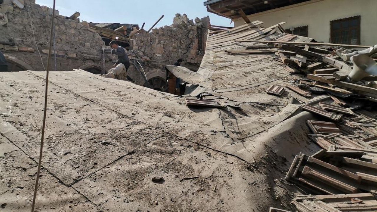Kahramanmaraş’taki Tarihi Saraçhane Camii yerle bir oldu!