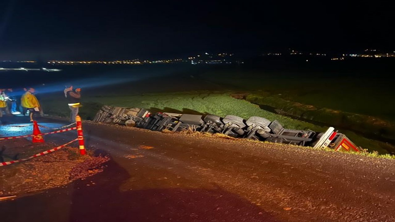 Kahramanmaraş’ta yardım tırı şarampole devrildi