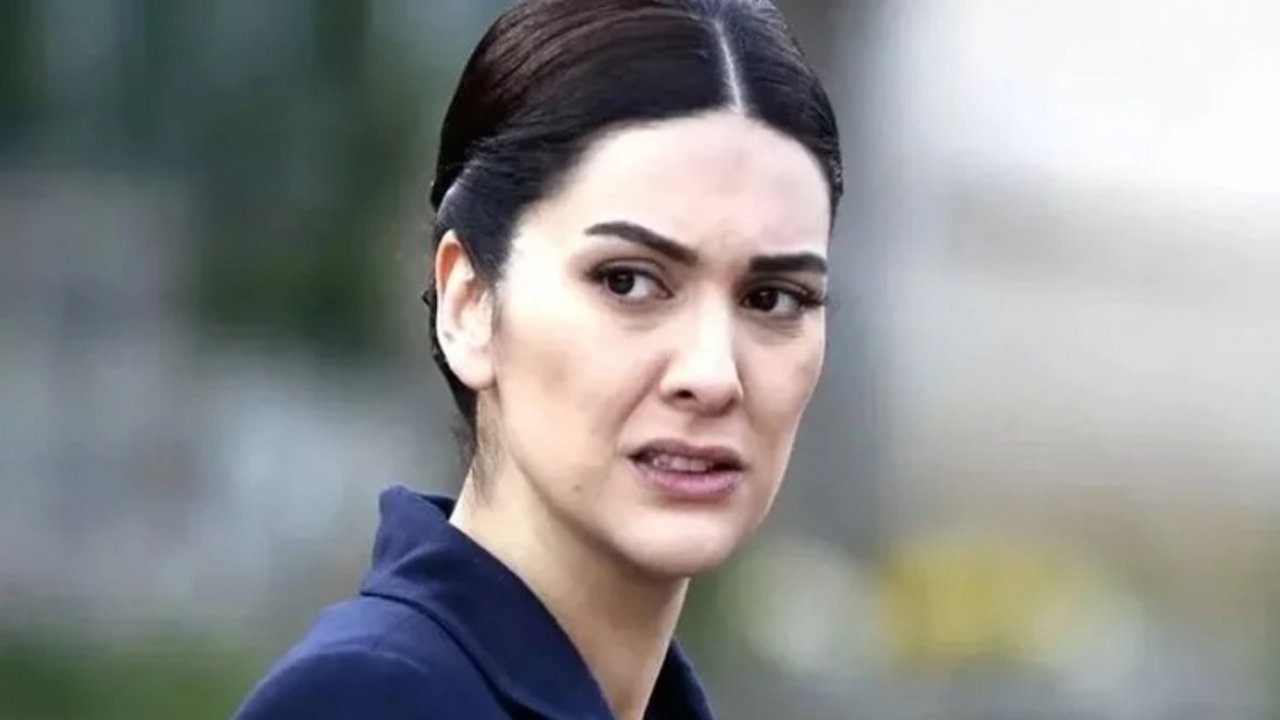 Bergüzar Korel, Yardım Kolisinden Çıkanı Görünce İsyan Etti