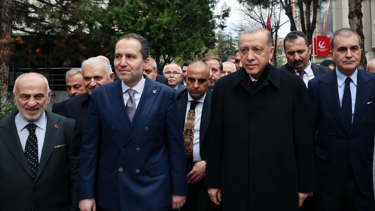 Cumhurbaşkanı Erdoğan, Yeniden Refah Partisi Genel Başkanı Erbakan'ı ziyaret etti!