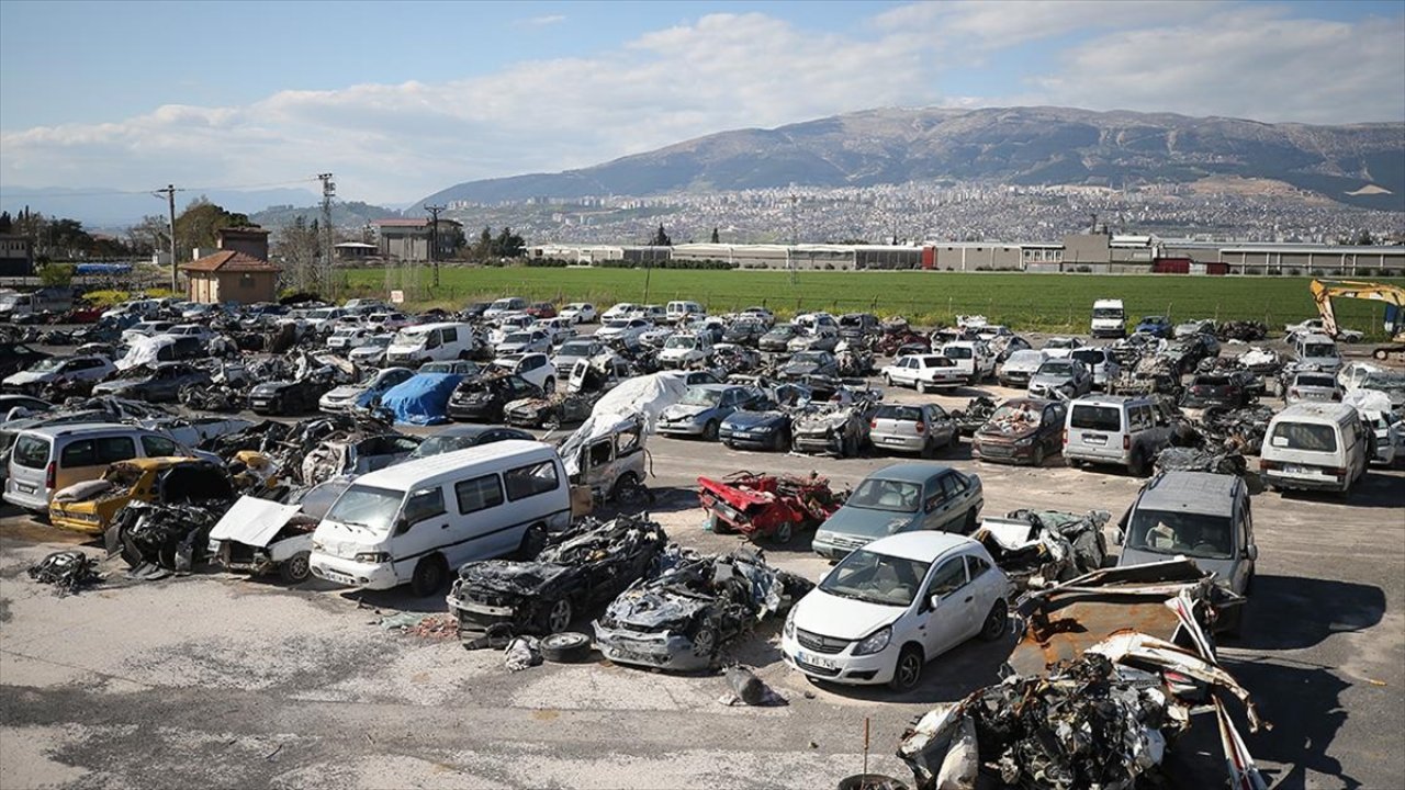 Kahramanmaraş'ta deprem 1396 aracı hurdaya çevirdi!