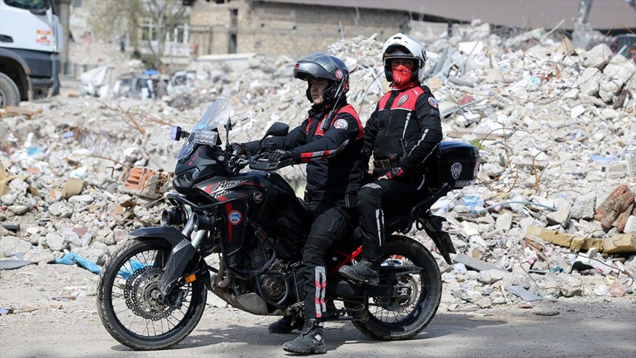 Kahramanmaraş'ta polisler fedakarca görev yapıyor
