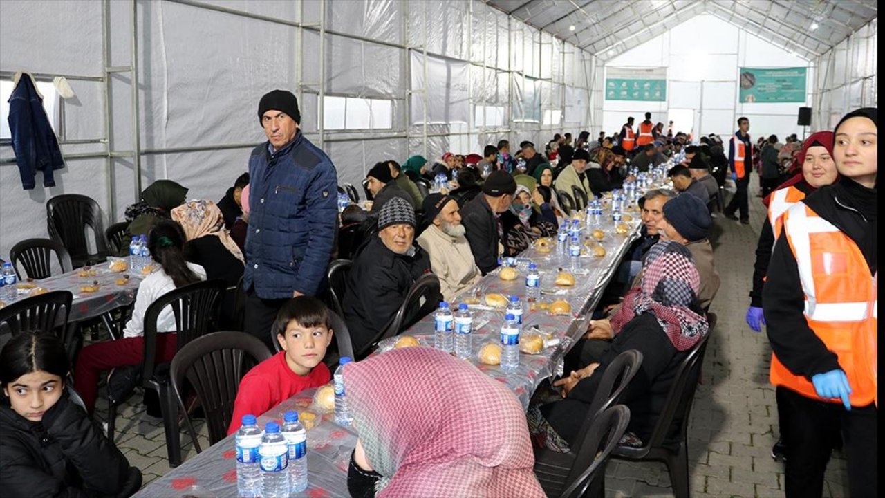 Gurbetçilerin gönderdiği yardımlar Kahramanmaraş'taki depremzedelere ulaştırılıyor!