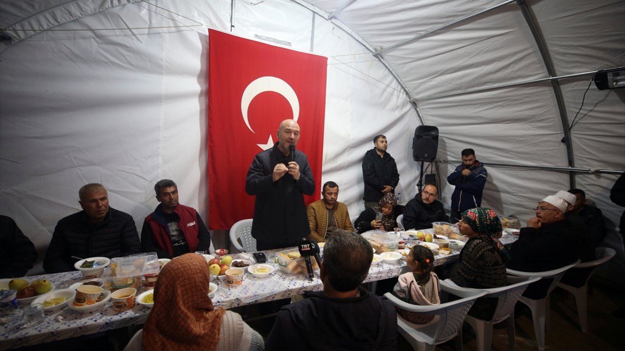 Bakan Soylu, Kahramanmaraş'ta depremzedelerle iftarda buluştu!