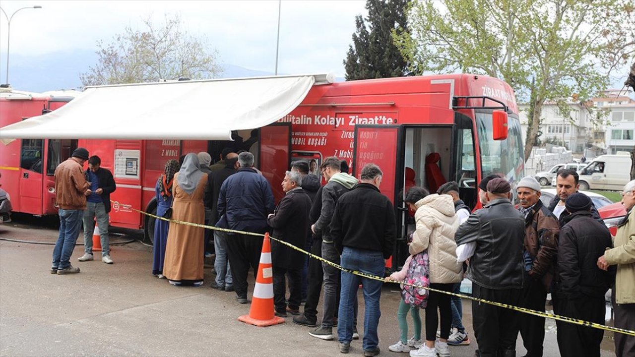 Kahramanmaraş'ta bankacılık hizmeti konteyner ve mobil araçlarla verilmeye devam ediliyor!