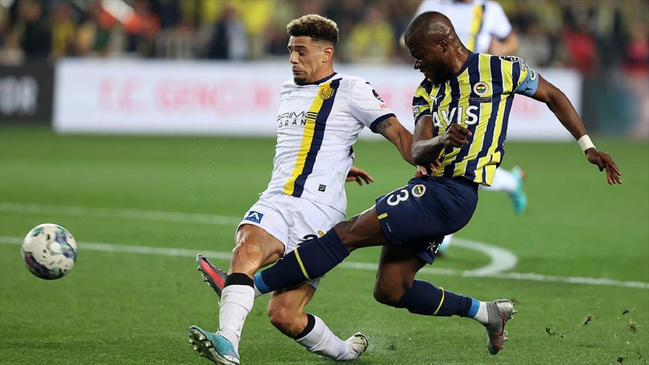 Fenerbahçe zirve yarışına 90+6. dakikada tutundu