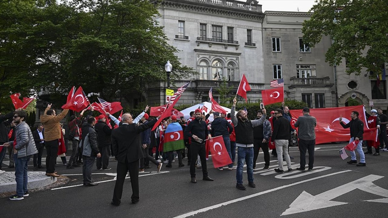 Washington’da Türkler, Ermeni grupları protesto etti
