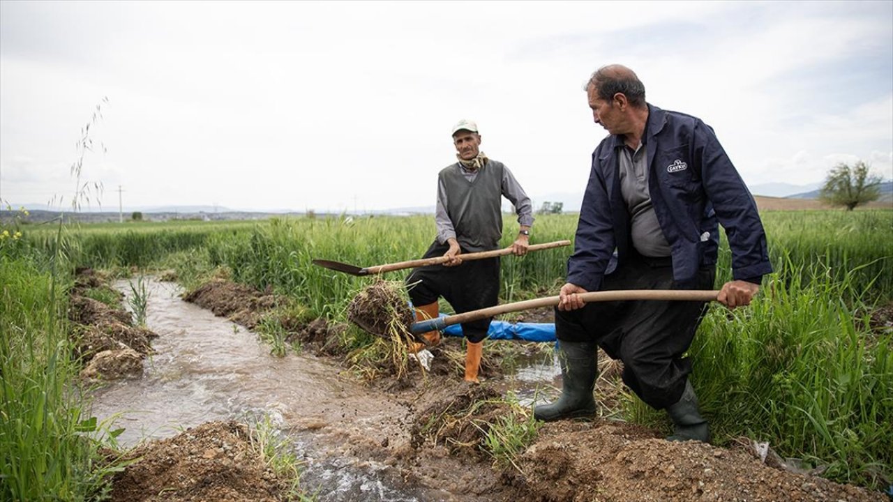 Kahramanmaraş'ta depremin toprakta bıraktığı hasar sulamayı zorlaştırdı!