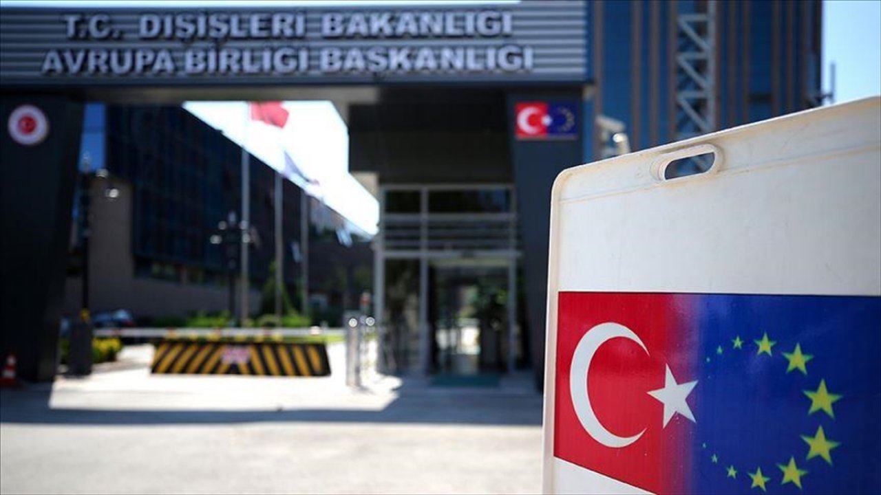 AB Başkanlığı desteğiyle 13 başarılı Türk genci Avrupa Koleji'nde eğitim alacak