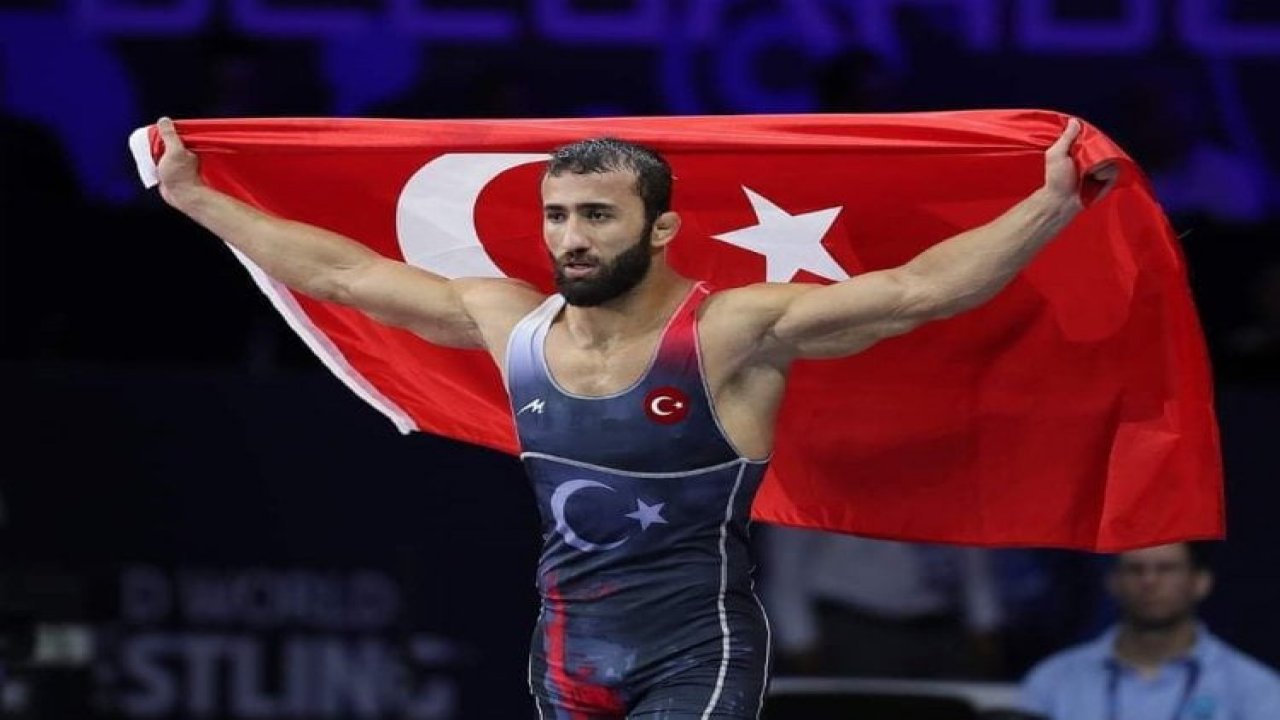 Şampiyon güreşçi Akbudak, Kahramanmaraş'ta depremde ölen güreşçinin ailesiyle buluştu!