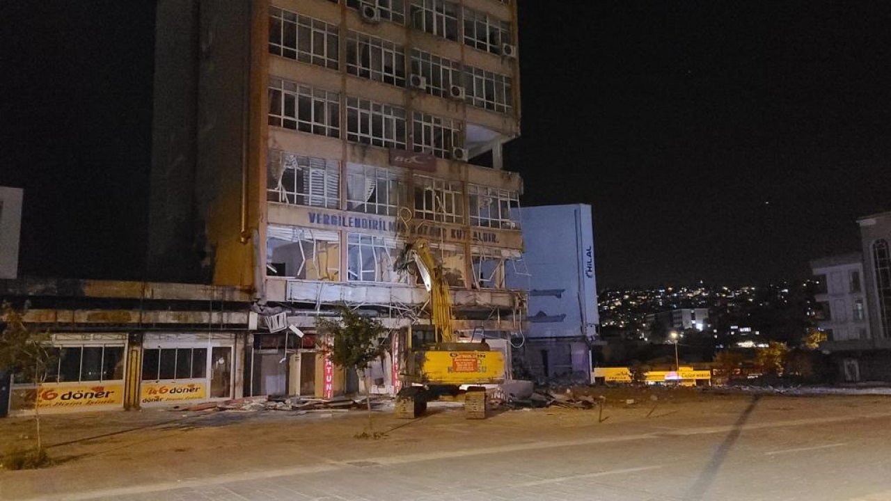 Kahramanmaraş’ta eski maliye binası da yıkılıyor!