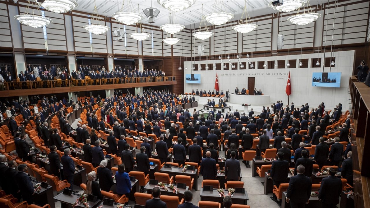 Meclisin yeni milletvekilleri yemin etti