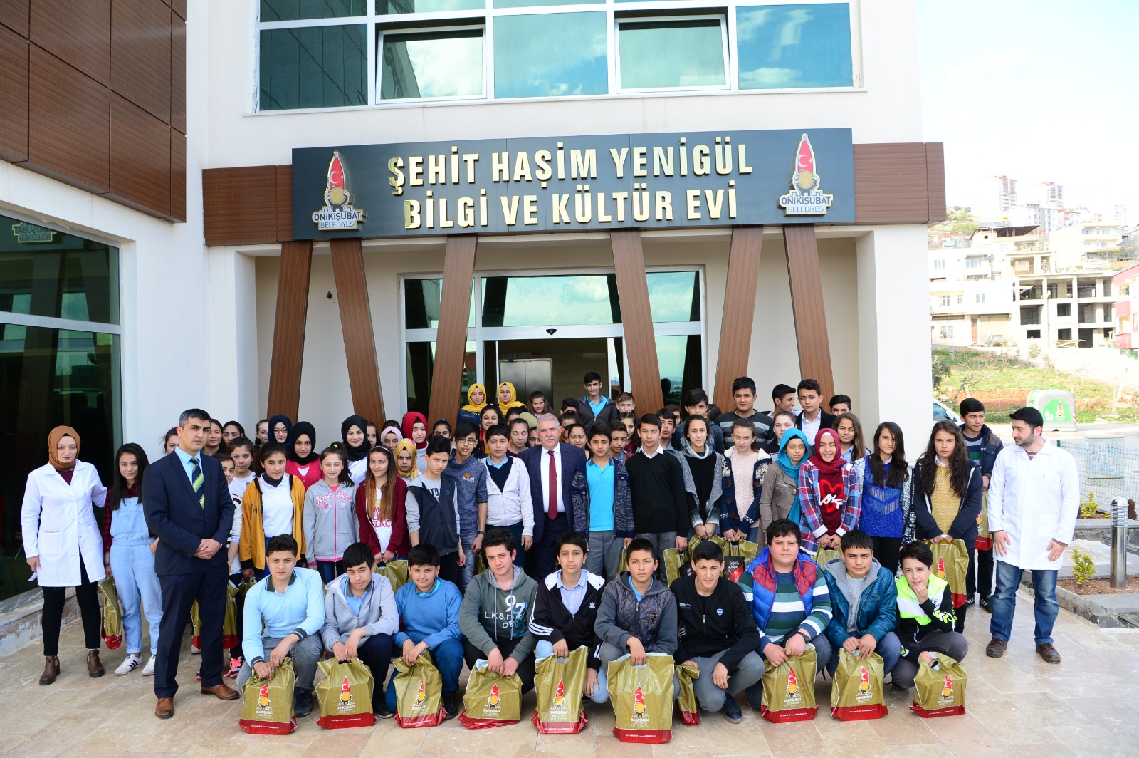 Başkan Mahçiçek; "Bilginiz ve özgüveninizle başarılı olacağınıza inanıyorum"