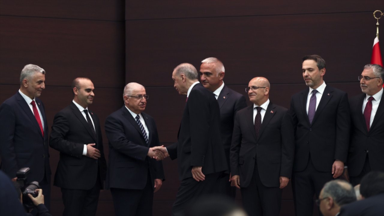 Hulusi Akar kabine dışı kaldı!