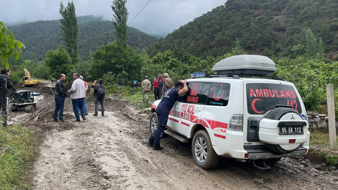 Amasya'da 2 kişi sele kapıldı