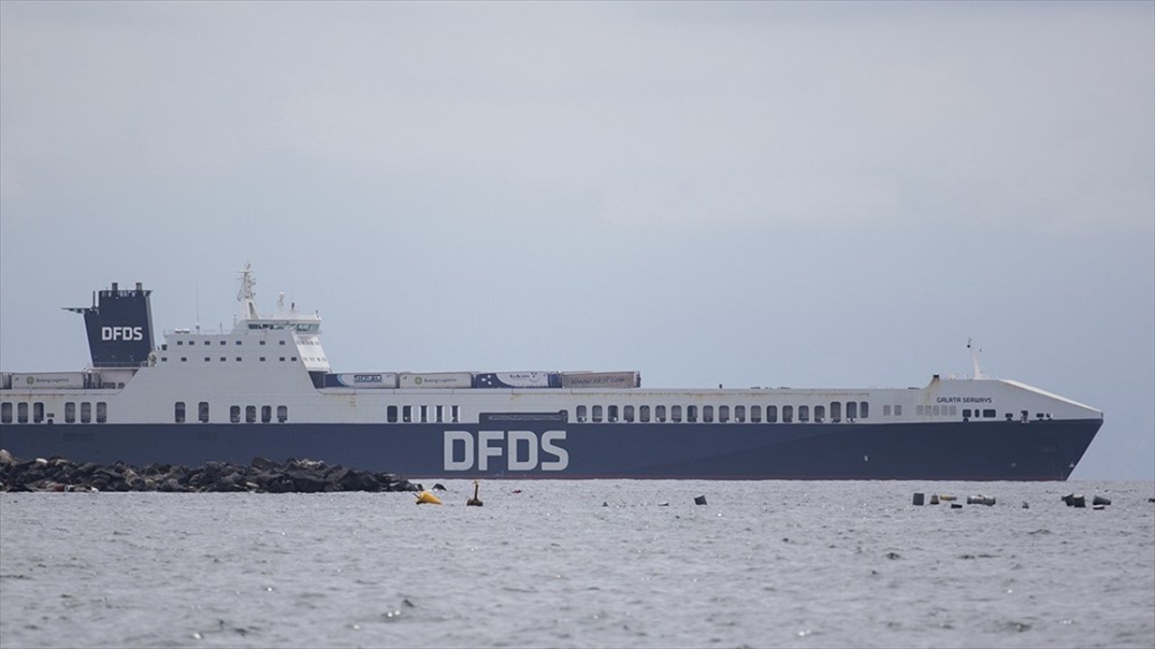 Düzensiz göçmenler bindikleri Türk gemisini ele geçirdi! İtalya özel kuvvetleri operasyon yaptı!