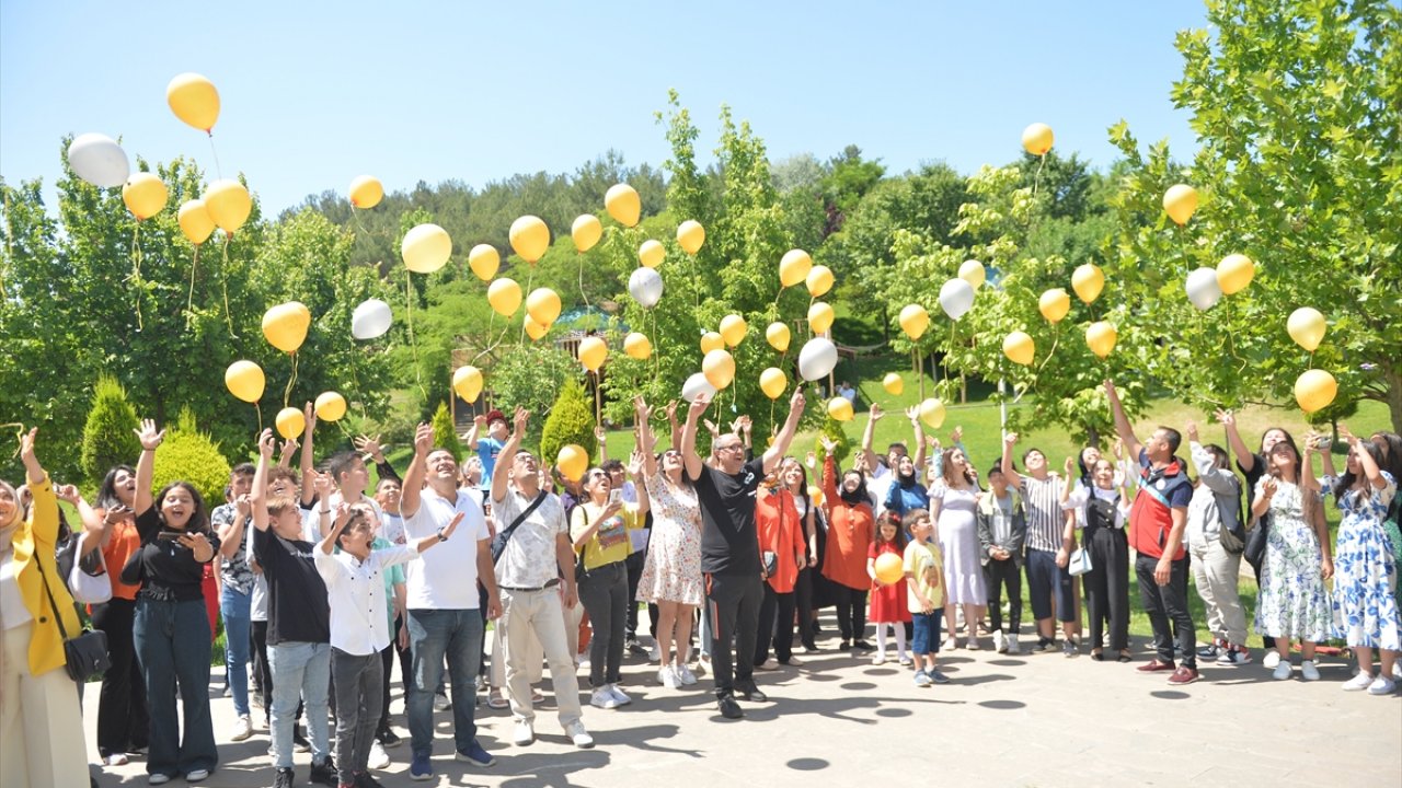 Kahramanmaraş'ta depremzede öğrenciler için mezuniyet töreni düzenlendi!