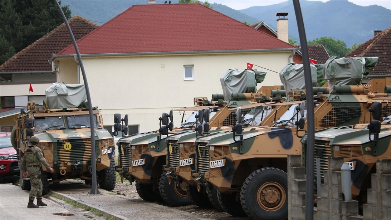 Mehmetçik, Kosova'da güvenliği sağlıyor