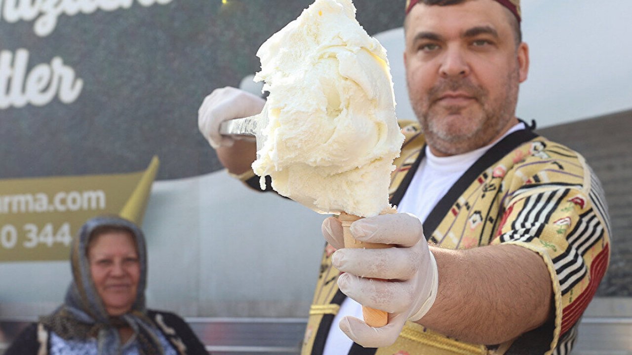 Kahramanmaraş’ta 2 ton dondurma dağıtıldı!