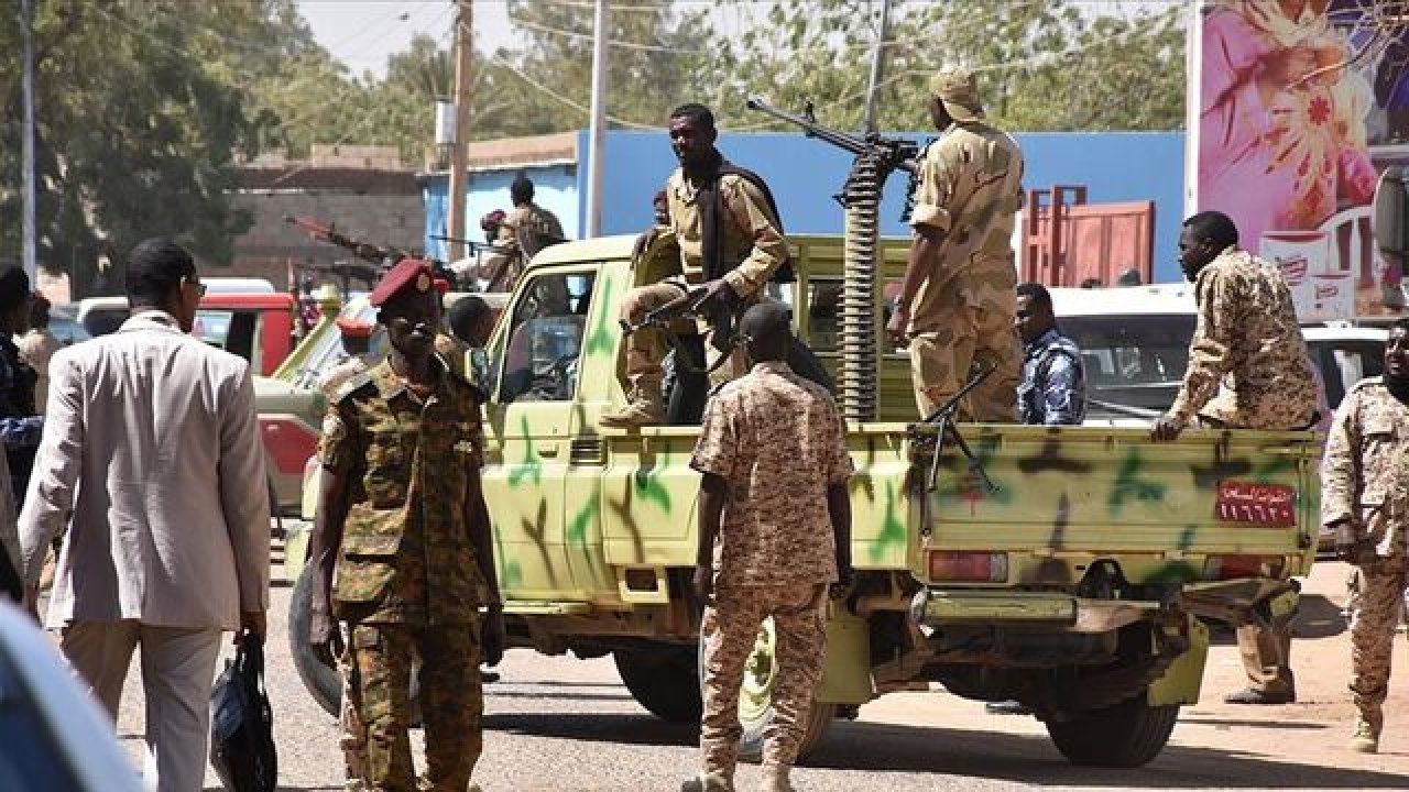 Bir ülkede askeri darbe gerçekleşti