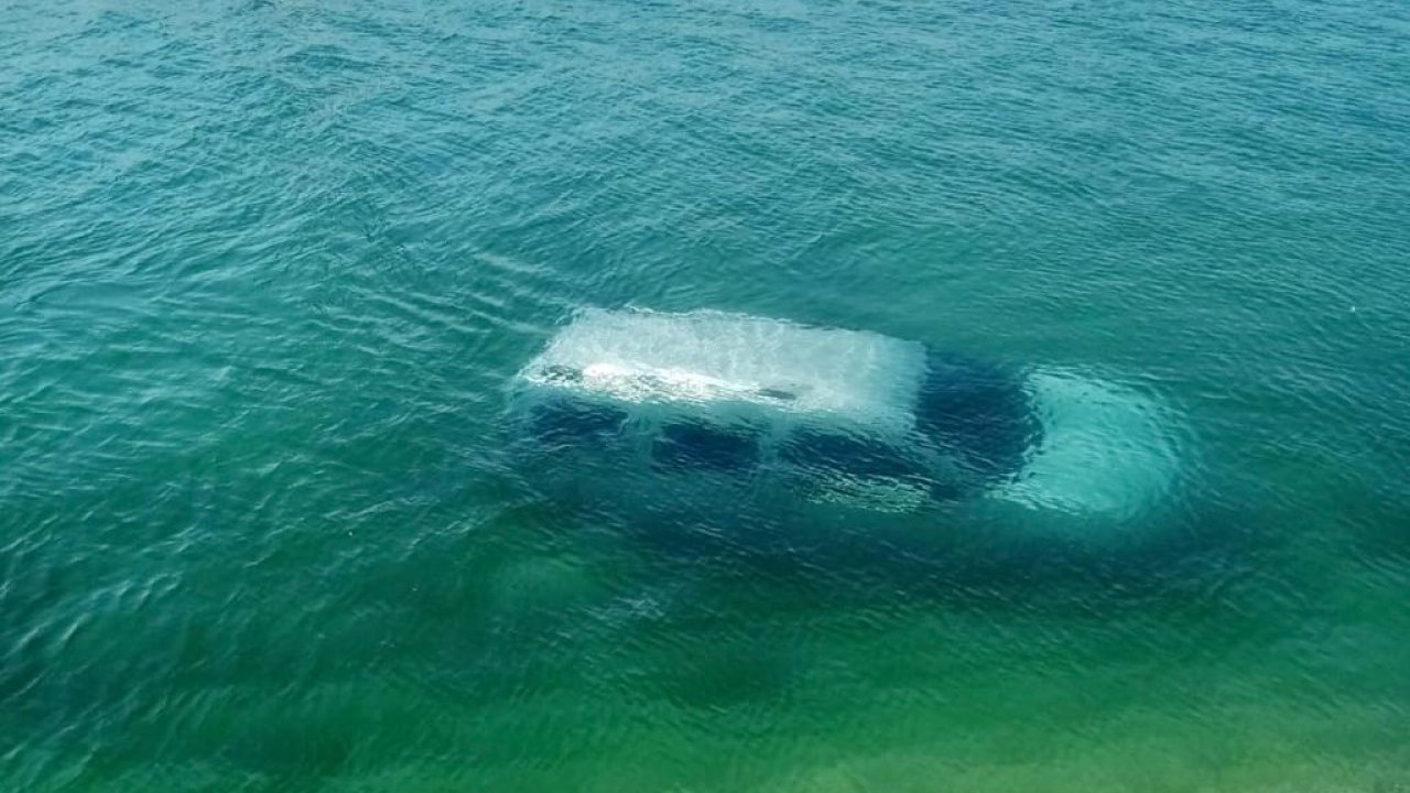 Kahramanmaraş’ta hafif ticari araç suya gömüldü!