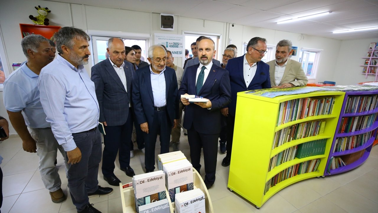 Bakan Yardımcısı Turan, Kahramanmaraş’ta kitap dağıttı!