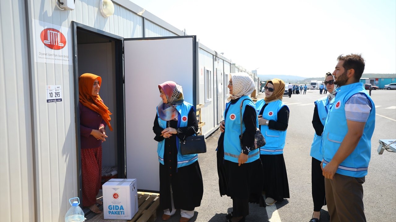 TDV, Kahramanmaraş'taki depremzedelere 7 bin gıda ve hijyen kolisi dağıttı!