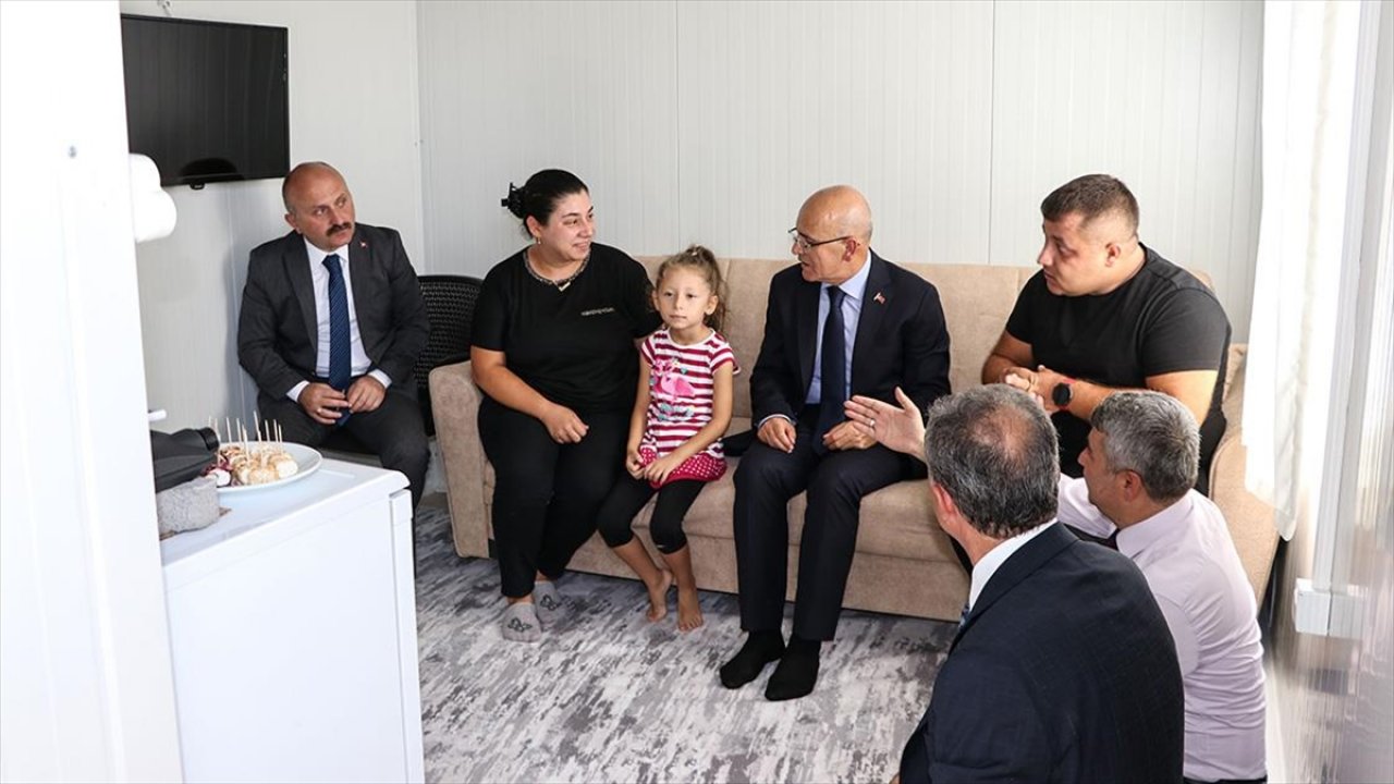 Bakan Şimşek, Adıyaman'da konteyner kenti ziyaret etti